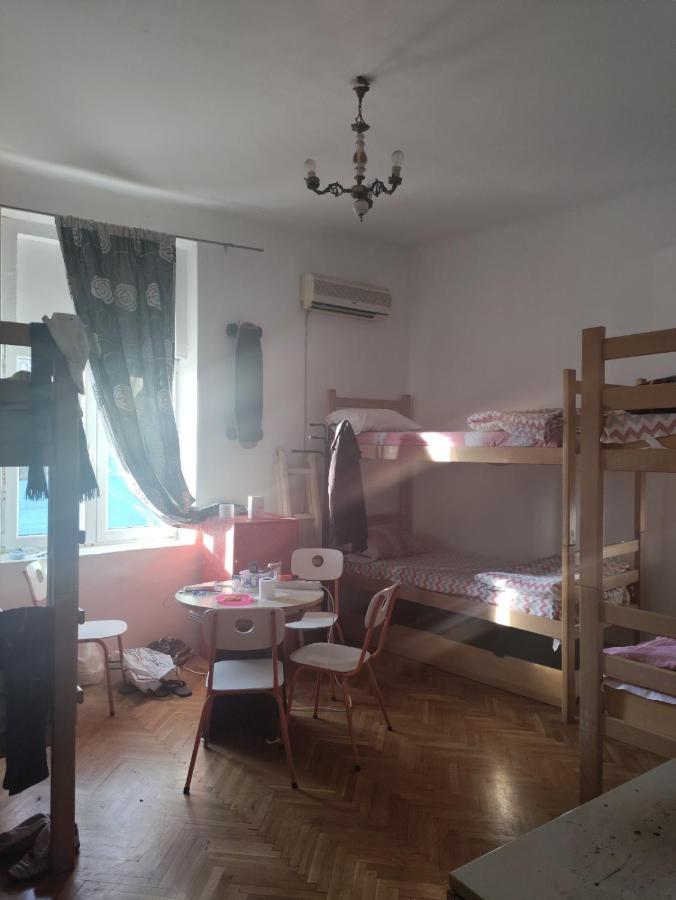 Hostel Yolo Belgrad Exteriör bild