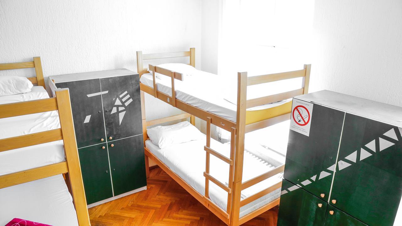 Hostel Yolo Belgrad Exteriör bild